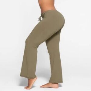 SKIMS Olive Green Women's Pants
